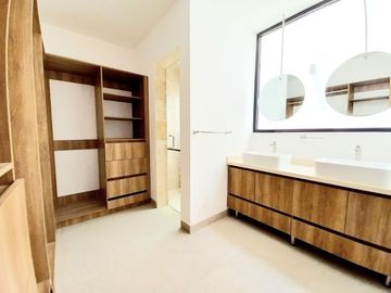 CASA EN VENTA EN ZIBATÁ, Querétaro, con vistas increíbles y diseño original