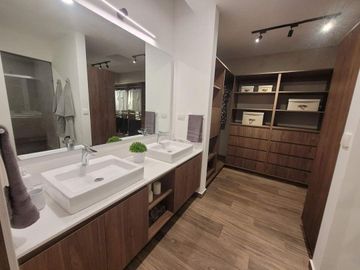 CASA EN VENTA EN NUEVO REFUGIO QUERETARO, con opción a cuarta recámara en PB