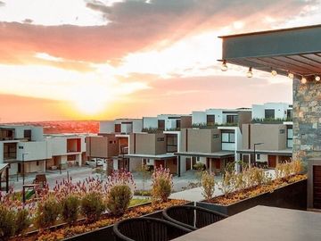 CASA EN VENTA EN NUEVO REFUGIO QUERETARO, con opción a cuarta recámara en PB