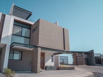 CASA EN VENTA EN NUEVO REFUGIO QUERETARO, con opción a cuarta recámara en PB