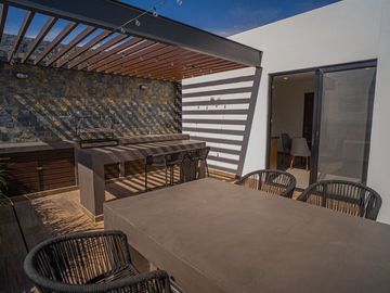 CASA EN VENTA EN NUEVO REFUGIO QUERETARO, con opción a cuarta recámara en PB