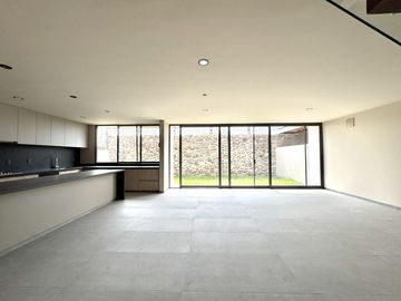 CASA EN VENTA EN LOMAS DE CAMPANARIO NORTE, CON OPCIÓN A RECÁMARA EN PLANTA BAJA