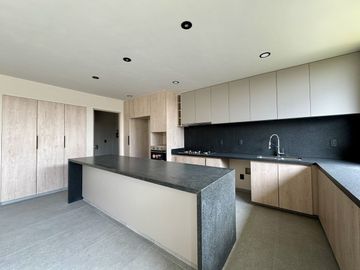 CASA EN VENTA EN LOMAS DE CAMPANARIO NORTE, CON OPCIÓN A RECÁMARA EN PLANTA BAJA