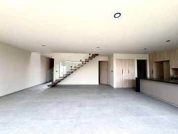 CASA EN VENTA EN LOMAS DE CAMPANARIO NORTE, CON OPCIÓN A RECÁMARA EN PLANTA BAJA
