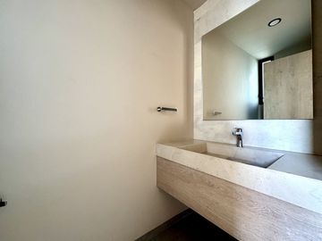 CASA EN VENTA EN LOMAS DE CAMPANARIO NORTE, CON OPCIÓN A RECÁMARA EN PLANTA BAJA