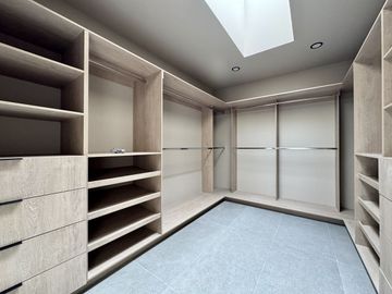 CASA EN VENTA EN LOMAS DE CAMPANARIO NORTE, CON OPCIÓN A RECÁMARA EN PLANTA BAJA