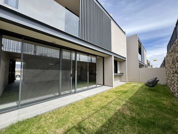 CASA EN VENTA EN LOMAS DE CAMPANARIO NORTE, CON OPCIÓN A RECÁMARA EN PLANTA BAJA