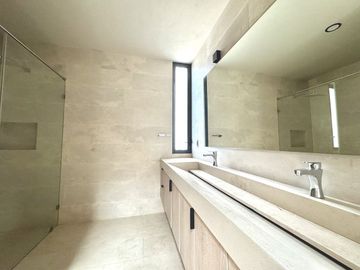 CASA EN VENTA EN LOMAS DE CAMPANARIO NORTE, CON OPCIÓN A RECÁMARA EN PLANTA BAJA