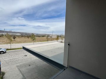 CASA EN VENTA EN LOMAS DE CAMPANARIO NORTE, CON OPCIÓN A RECÁMARA EN PLANTA BAJA