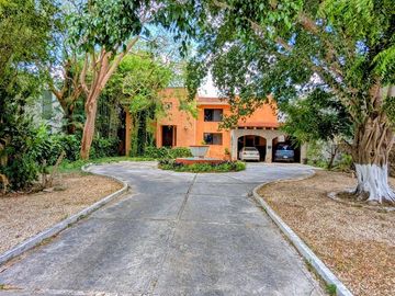 Venta de Casa dentro del Club de Golf la Ceiba