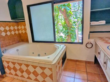Venta de Casa dentro del Club de Golf la Ceiba
