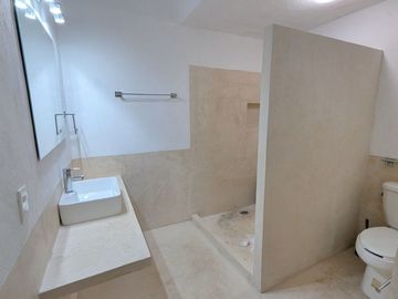 Casa dentro de Club de Golf la Ceiba con Departamento independiente
