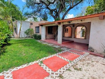 Casa dentro de Club de Golf la Ceiba con Departamento independiente