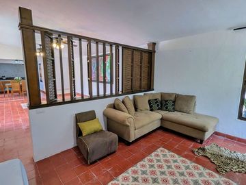 Casa dentro de Club de Golf la Ceiba con Departamento independiente