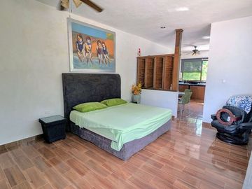 Casa dentro de Club de Golf la Ceiba con Departamento independiente