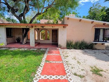 Casa dentro de Club de Golf la Ceiba con Departamento independiente
