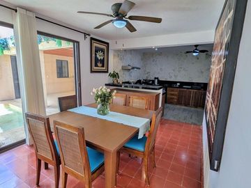 Casa dentro de Club de Golf la Ceiba con Departamento independiente