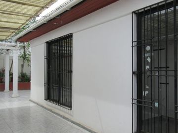 VENTA ESPACIOSA CASA MAIPÚ 4D+1B -Antu