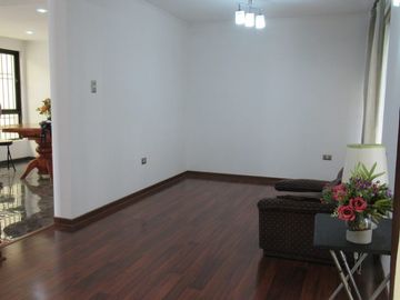VENTA ESPACIOSA CASA MAIPÚ 4D+1B -Antu
