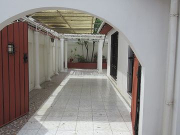 VENTA ESPACIOSA CASA MAIPÚ 4D+1B -Antu