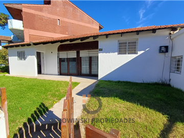 VENAT CASA + 2 DEPTOS ZONA CENTRO (VILLA GESELL)