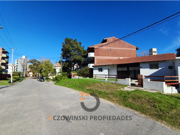 VENAT CASA + 2 DEPTOS ZONA CENTRO (VILLA GESELL)