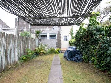 Casa en venta de 3 dormitorios c/ cochera en Monte Hermoso