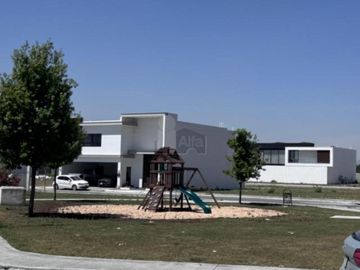 Casa en condominio en venta en Villas Coloniales, Apodaca, Nuevo León