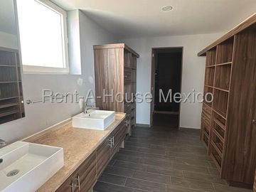 Departamento en Venta en Boulevard Manuel Avila Camacho, Costa de Oro RU 25-3275.