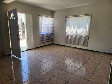 - SE VENDE CASA EN COL. ZONA CENTRO EN CD. CUAUHTEMOC, CHIH