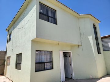 - SE VENDE CASA EN COL. ZONA CENTRO EN CD. CUAUHTEMOC, CHIH