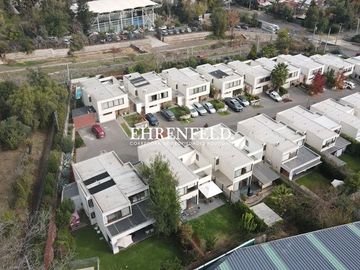 Peñalolen.Álvaro Casanova. Estilo Mediterranea en condominio.