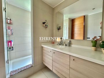 Peñalolen.Álvaro Casanova. Estilo Mediterranea en condominio.