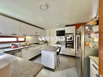 Peñalolen.Álvaro Casanova. Estilo Mediterranea en condominio.