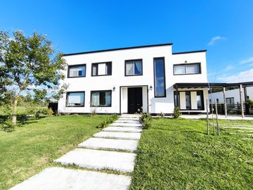 VENTA CASA SAN SEBASTIAN 5 AMB CON DEPENDENCIAS
