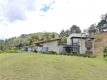 Venta Finca Luxury en Rionegro El Tablazo | Amoblada y con 2 caballos
