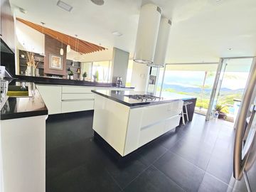 Venta Finca Luxury en Rionegro El Tablazo | Amoblada y con 2 caballos