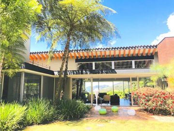 Venta Finca Luxury en Rionegro El Tablazo | Amoblada y con 2 caballos