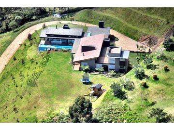 Venta Finca Luxury en Rionegro El Tablazo | Amoblada y con 2 caballos