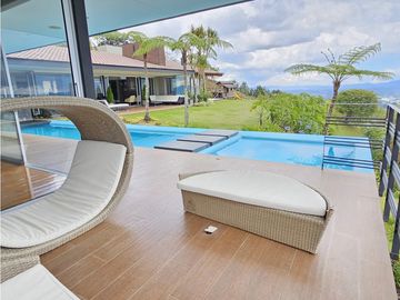 Venta Finca Luxury en Rionegro El Tablazo | Amoblada y con 2 caballos