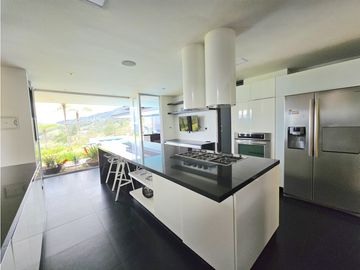 Venta Finca Luxury en Rionegro El Tablazo | Amoblada y con 2 caballos