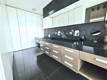 Venta Finca Luxury en Rionegro El Tablazo | Amoblada y con 2 caballos