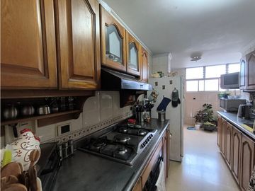 Apartamento en venta, Laureles, Cerca la iglesia santa teresita.