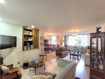 Apartamento en venta, Laureles, Cerca la iglesia santa teresita.
