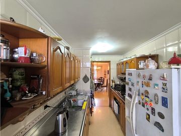 Apartamento en venta, Laureles, Cerca la iglesia santa teresita.