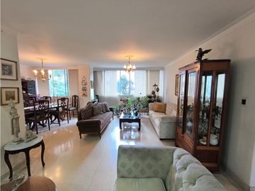 Apartamento en venta, Laureles, Cerca la iglesia santa teresita.