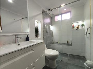 Apartamento en venta, Laureles, Cerca la iglesia santa teresita.