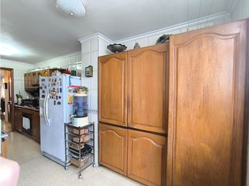 Apartamento en venta, Laureles, Cerca la iglesia santa teresita.