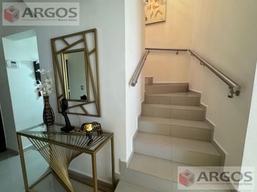 CASA EN VENTA EN LOMAS DEL VERGEL