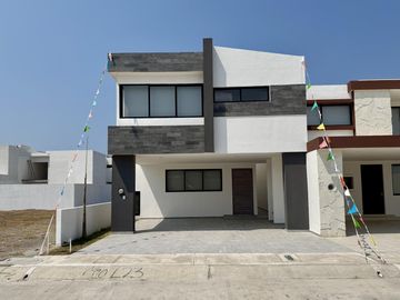 Casa Nueva en Venta Punto Lomas